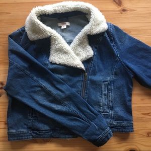 Denim jacket fur trim.
